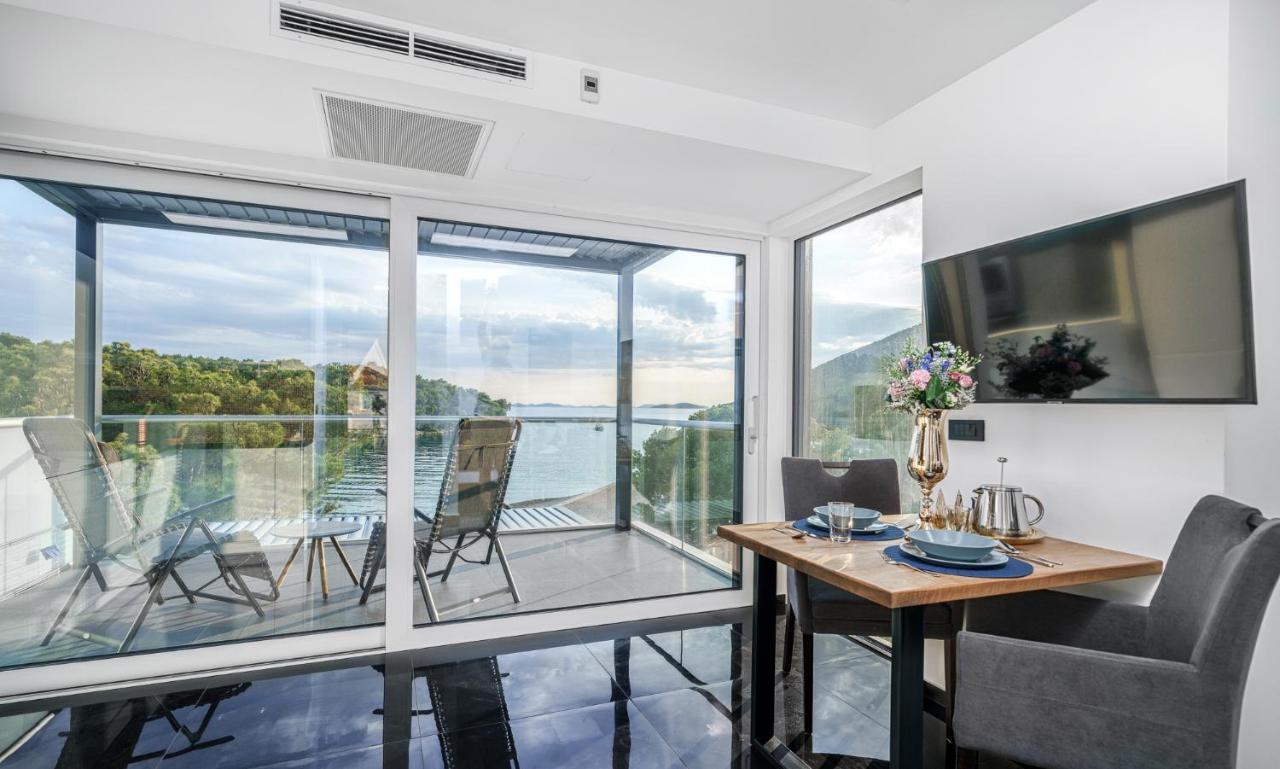 Alexandra Apartments ตรีบูนย์ ภายนอก รูปภาพ
