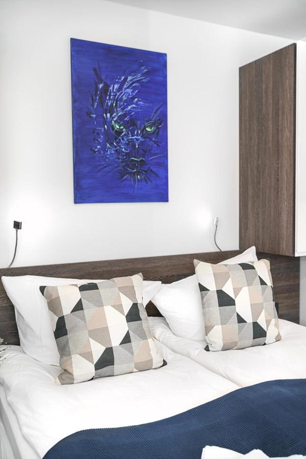 Alexandra Apartments ตรีบูนย์ ภายนอก รูปภาพ
