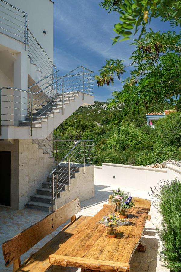 Alexandra Apartments ตรีบูนย์ ภายนอก รูปภาพ