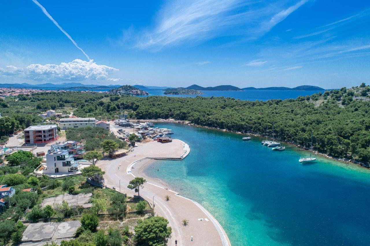 Alexandra Apartments ตรีบูนย์ ภายนอก รูปภาพ