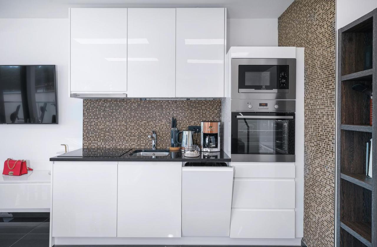 Alexandra Apartments ตรีบูนย์ ภายนอก รูปภาพ
