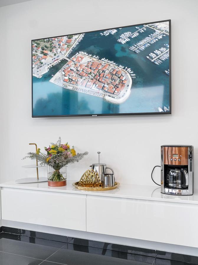 Alexandra Apartments ตรีบูนย์ ภายนอก รูปภาพ