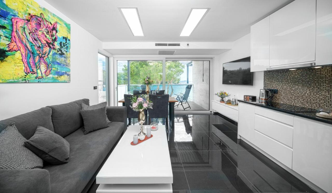 Alexandra Apartments ตรีบูนย์ ภายนอก รูปภาพ