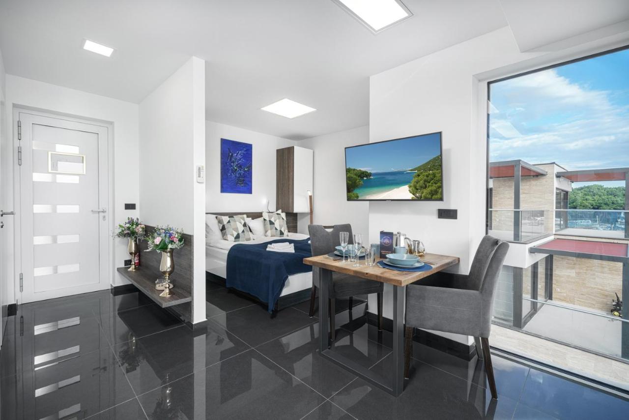 Alexandra Apartments ตรีบูนย์ ภายนอก รูปภาพ