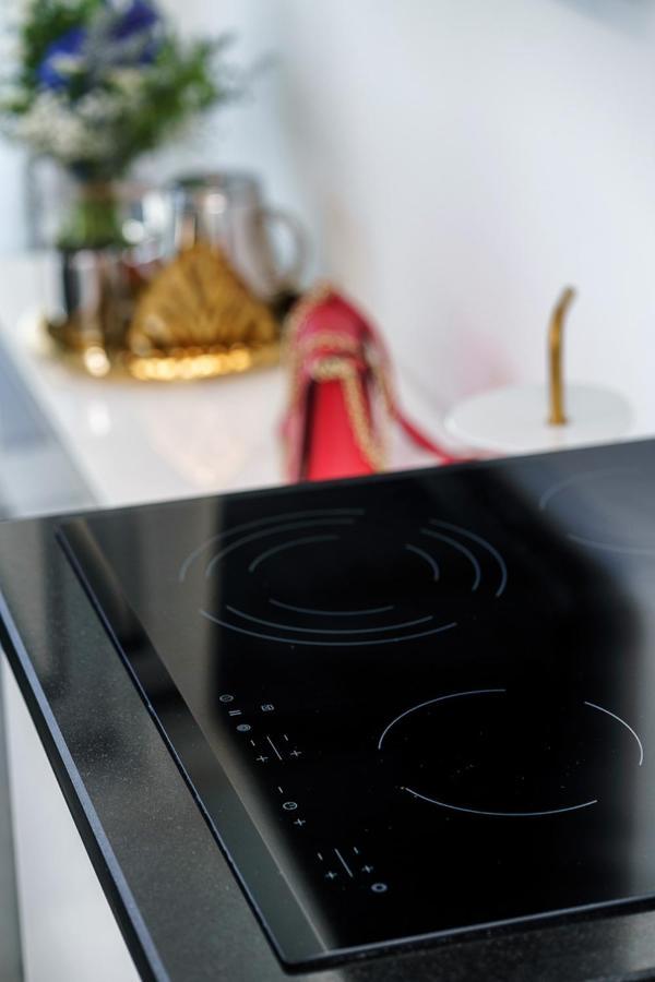 Alexandra Apartments ตรีบูนย์ ภายนอก รูปภาพ