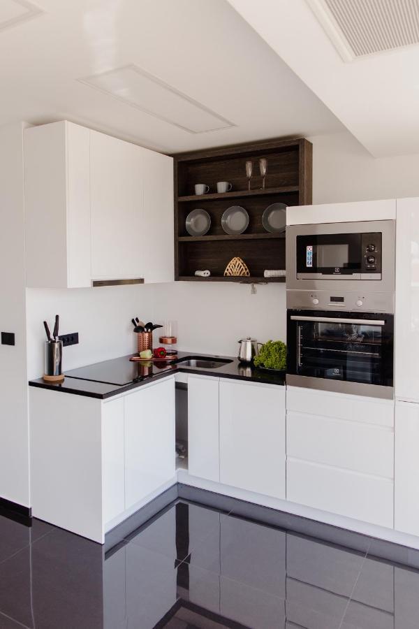 Alexandra Apartments ตรีบูนย์ ภายนอก รูปภาพ