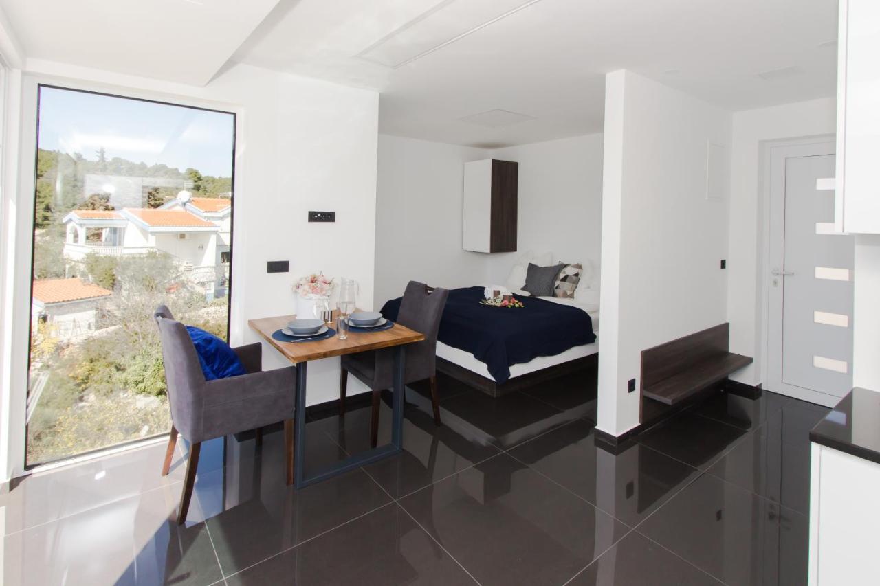 Alexandra Apartments ตรีบูนย์ ภายนอก รูปภาพ