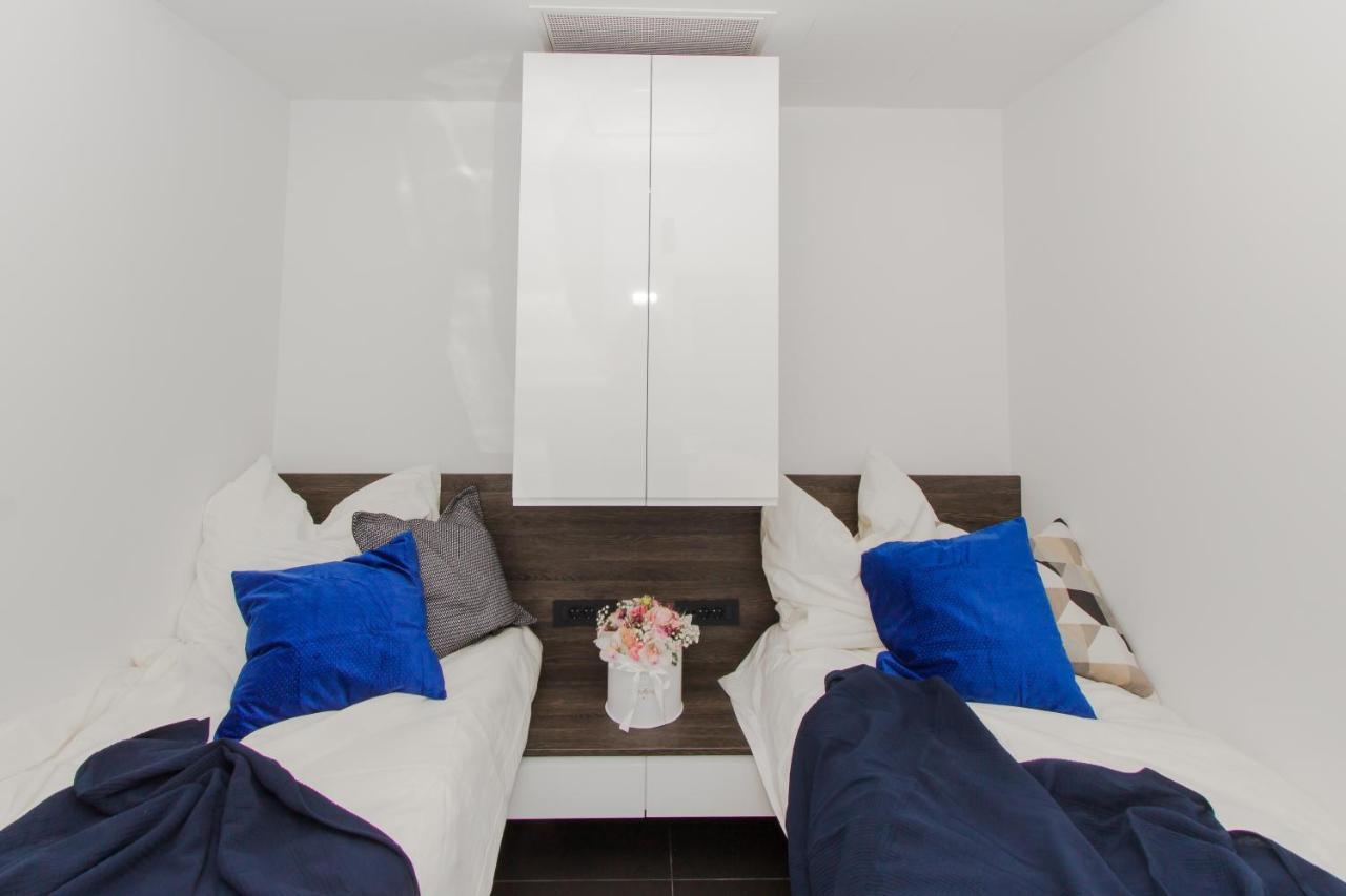 Alexandra Apartments ตรีบูนย์ ภายนอก รูปภาพ