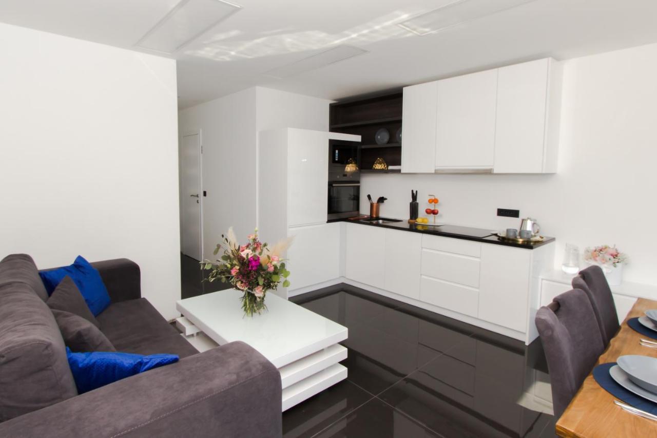 Alexandra Apartments ตรีบูนย์ ภายนอก รูปภาพ