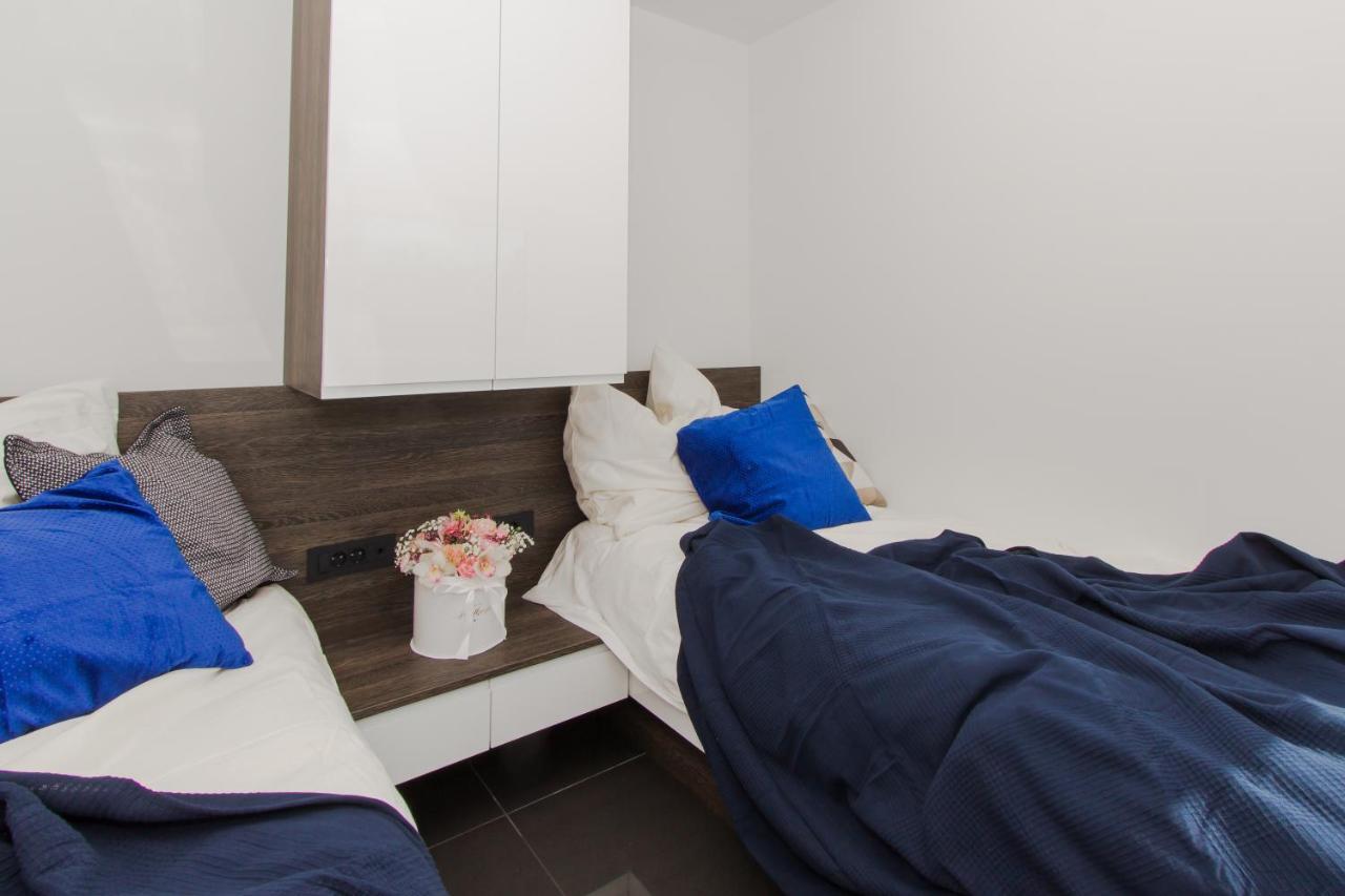 Alexandra Apartments ตรีบูนย์ ภายนอก รูปภาพ
