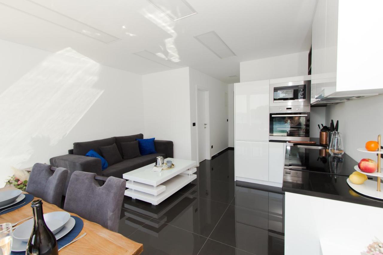 Alexandra Apartments ตรีบูนย์ ภายนอก รูปภาพ